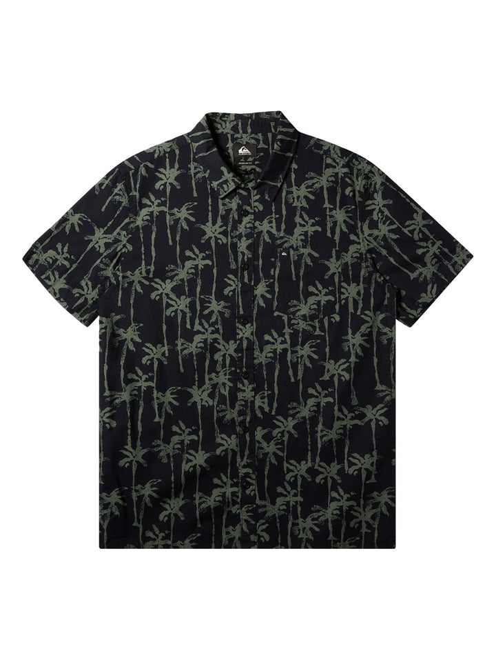 Camisa Quiksilver de manga corta en color negro con estampado de palmeras en tono verde laurel wreath.
