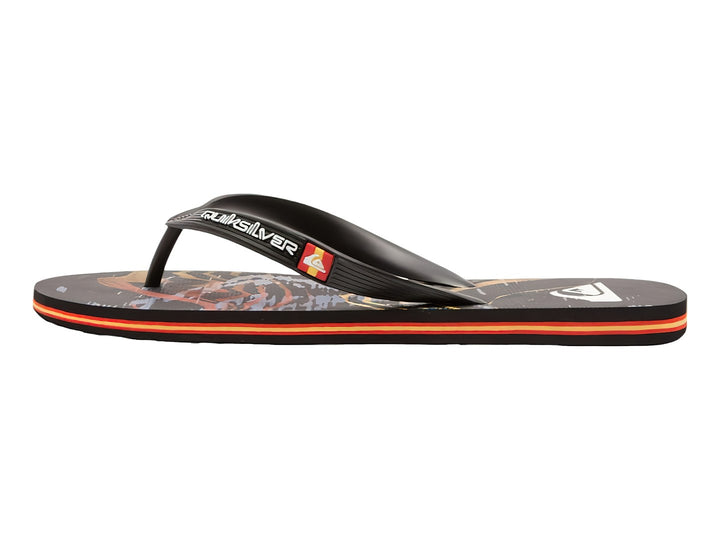 Sandalias Quiksilver negras con una línea naranja en la suela y diseño casual.