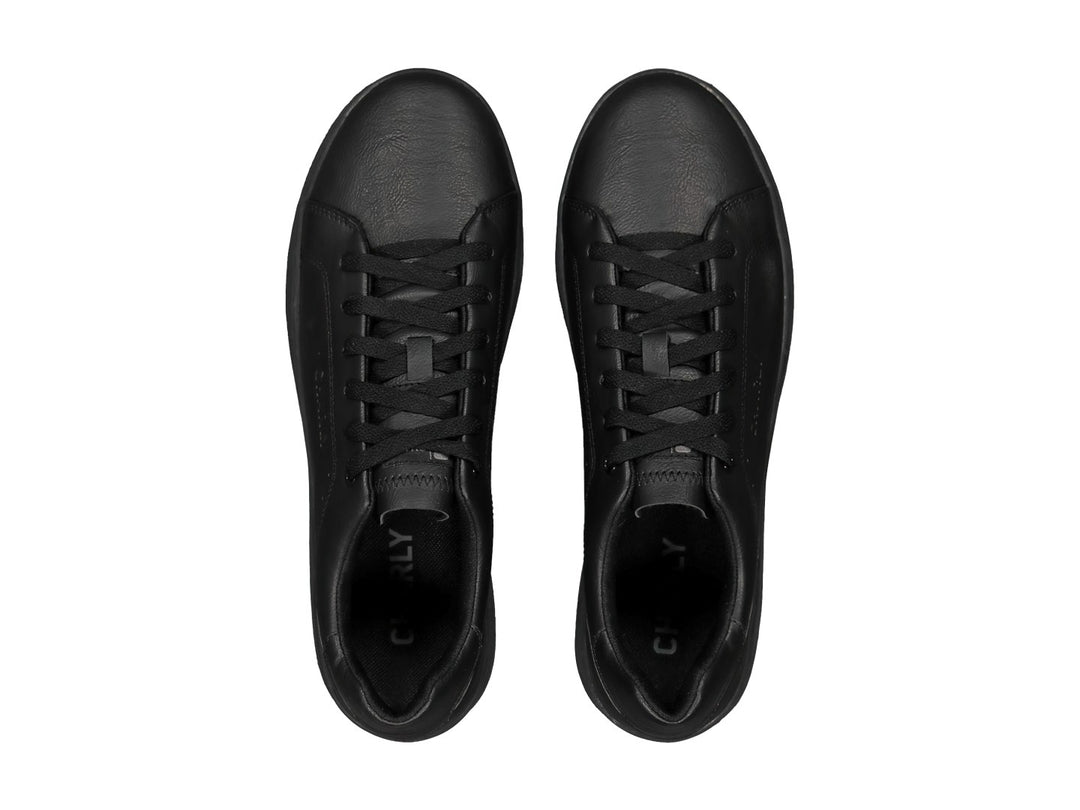 Tenis Charly color negro, estilo casual deportivo con suela plana y cordones.