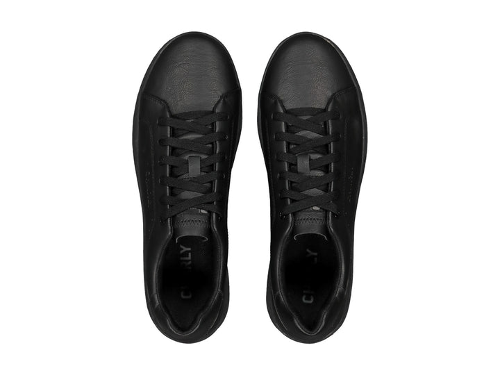 Tenis Charly color negro, estilo casual deportivo con suela plana y cordones.