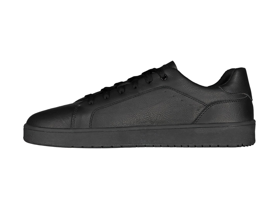 Tenis Charly color negro, estilo casual deportivo con suela plana y cordones.