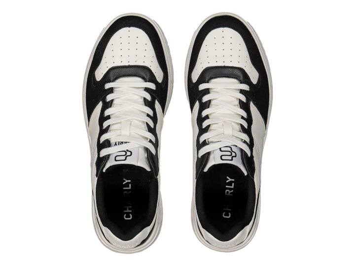Tenis deportivos marca Charly en colores blanco y negro con suela blanca y detalles negros.