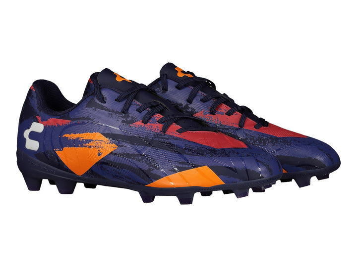 Calzado de fútbol Charly en color azul marino con detalles geométricos en naranja y rojo.
