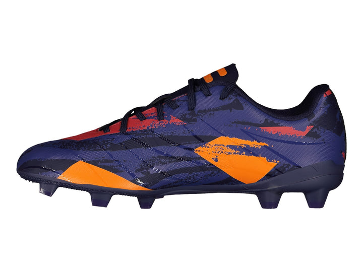 Calzado de fútbol Charly en color azul marino con detalles geométricos en naranja y rojo.
