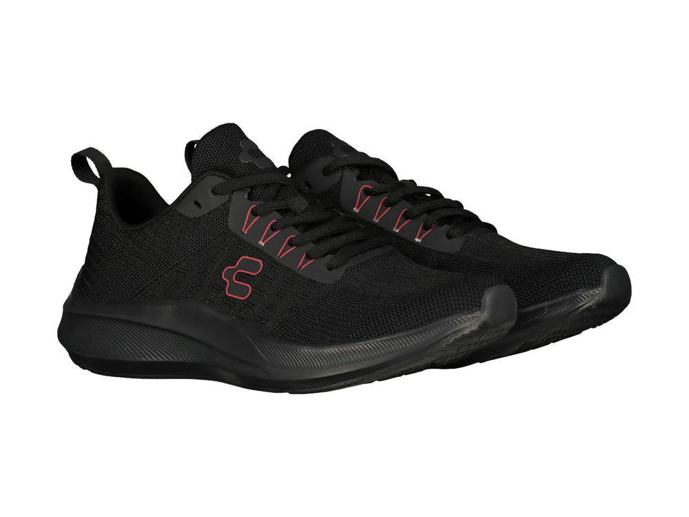 Tenis deportivos Charly color negro con detalles en rojo y suela negra.