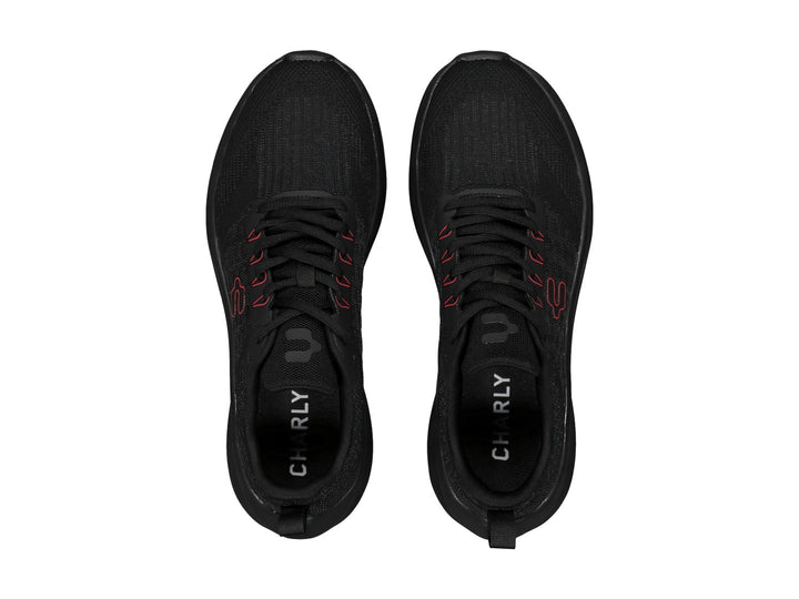 Tenis deportivos Charly color negro con detalles en rojo y suela negra.