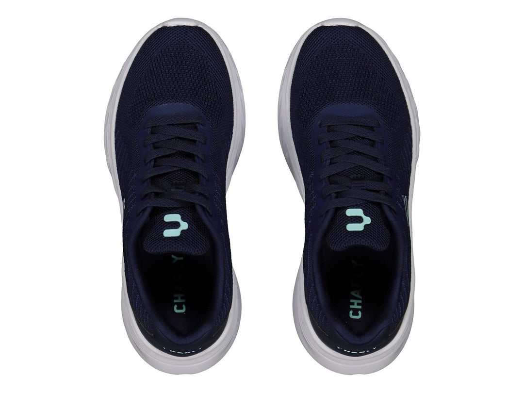 Tenis deportivos Charly en color azul marino con suela blanca y logotipo lateral en tono turquesa.