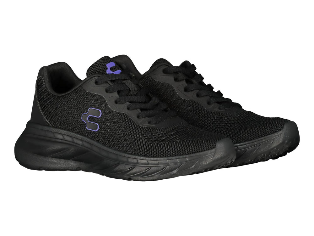 Tenis deportivos Charly color negro con suela robusta y detalle de logo morado.
