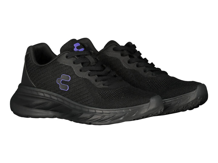 Tenis deportivos Charly color negro con suela robusta y detalle de logo morado.