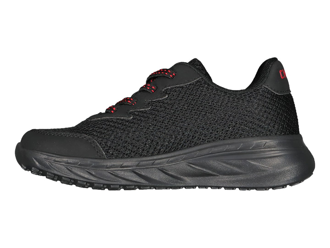 Tenis deportivos Charly de color negro con detalles en rojo y suela negra.