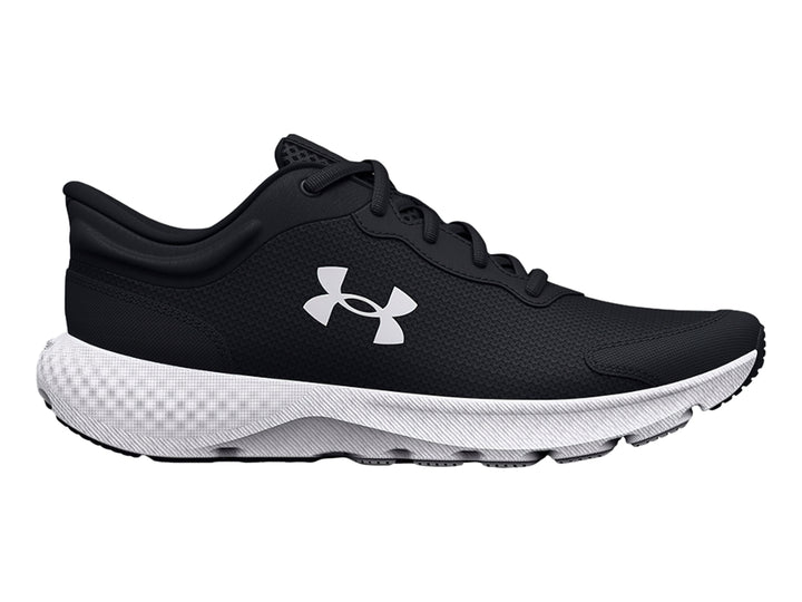 Zapato deportivo Under Armour Charged Escape 4 en color negro con suela blanca para niño.