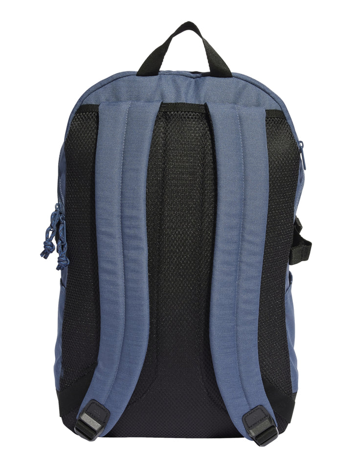 Mochila Adidas color azul con base negra y logotipo frontal en tono oscuro.