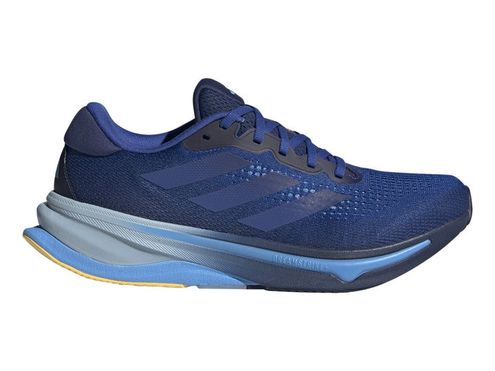 Tenis deportivos Adidas Supernova Solution en color azul con suela azul claro y detalles amarillos en la base.