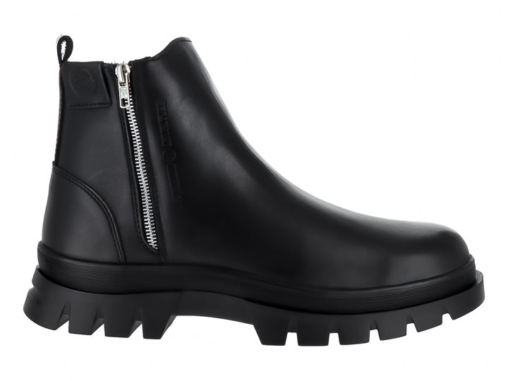 Bota negra de la marca Jeep con cierre lateral plateado y suela gruesa dentada.