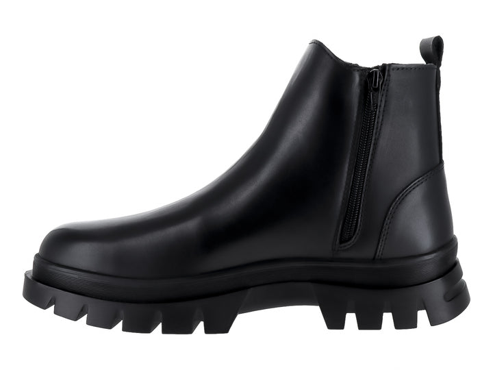 Bota negra de la marca Jeep con cierre lateral plateado y suela gruesa dentada.