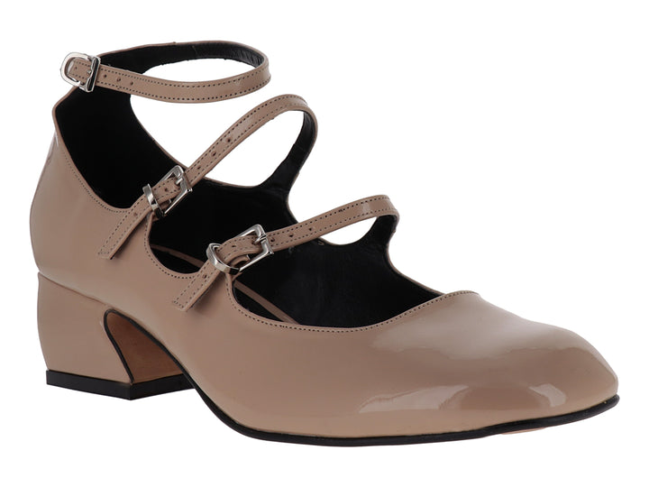 Zapato de charol color nude con tacón cuadrado y tres correas con hebilla para Niña.