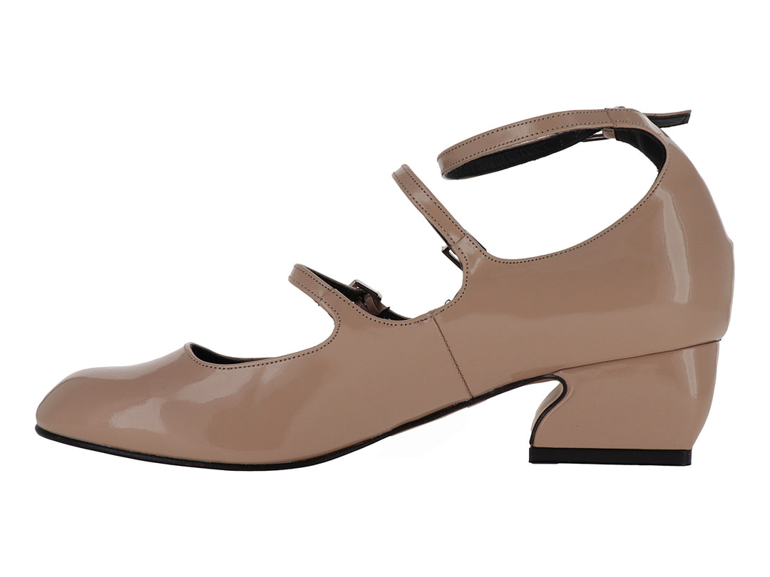 Zapato de charol color nude con tacón cuadrado y tres correas con hebilla para Niña.