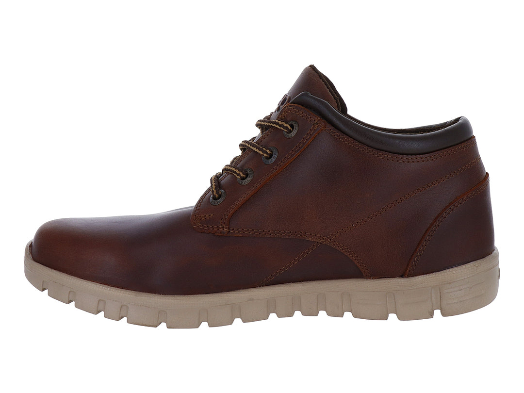 Botín casual de cuero color marrón roble con suela beige y agujetas, marca Jeep.