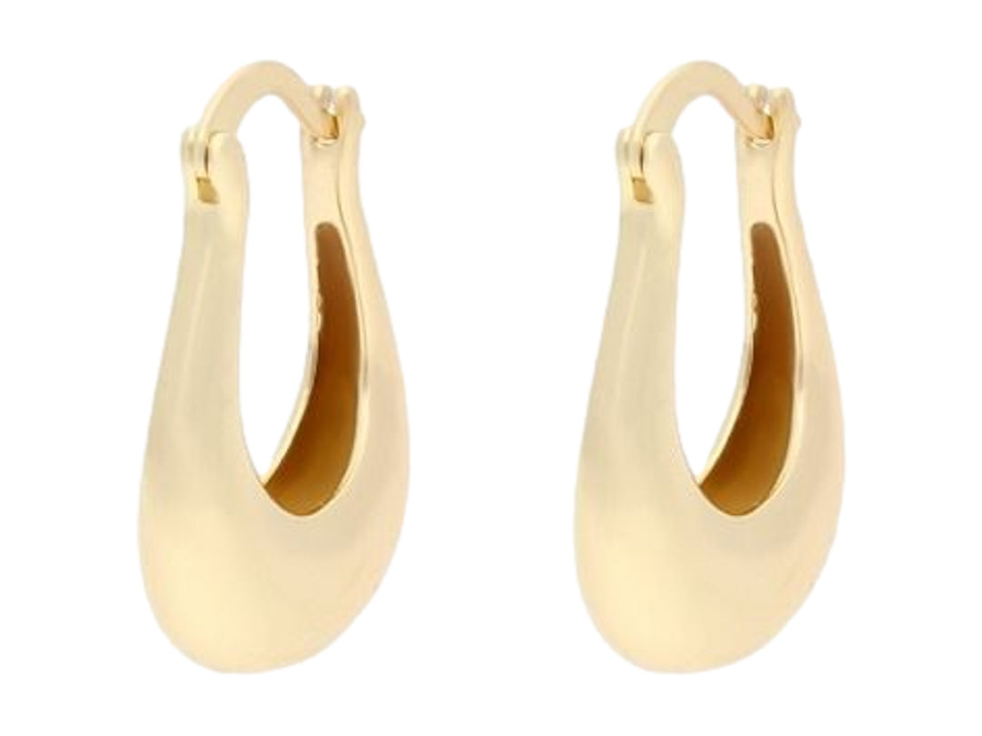 Par de aretes dorados de forma orgánica y acabado brillante.