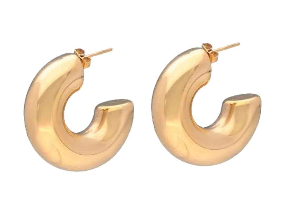 Par de pendientes tipo aro gruesos en color dorado con acabado brillante.