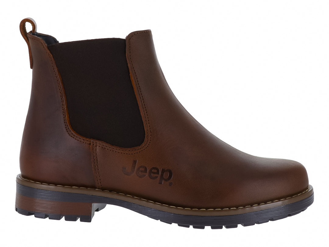 Bota casual marca Jeep en color café con suela negra y panel lateral elástico.