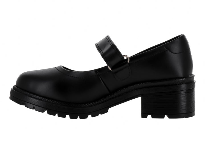 Zapato negro estilo Mary Jane con suela de plataforma y hebilla en forma de corazón.