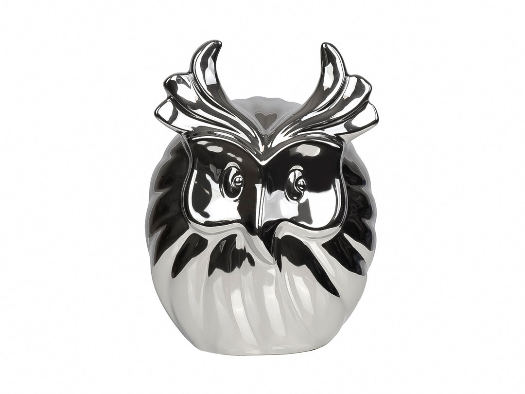 Figura decorativa de búho en cerámica con acabado plateado brillante y efecto metálico.