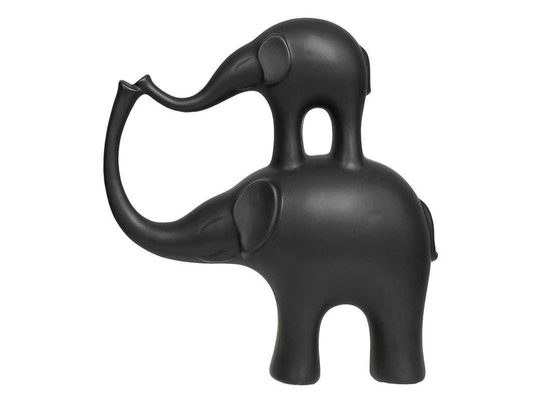 Figura decorativa de cerámica color chocolate que representa a un elefante pequeño sobre uno grande con trompas entrelazadas.