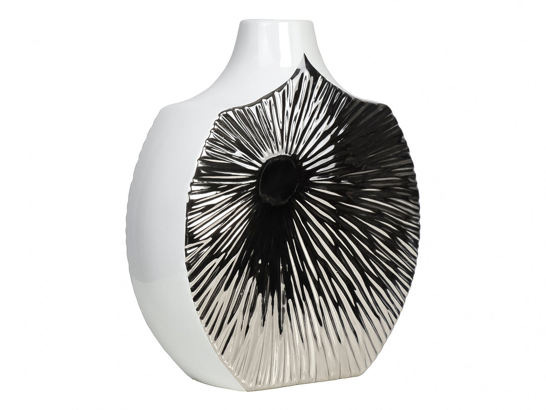 Florero decorativo de cerámica blanco con estampado metálico plateado en diseño radial.