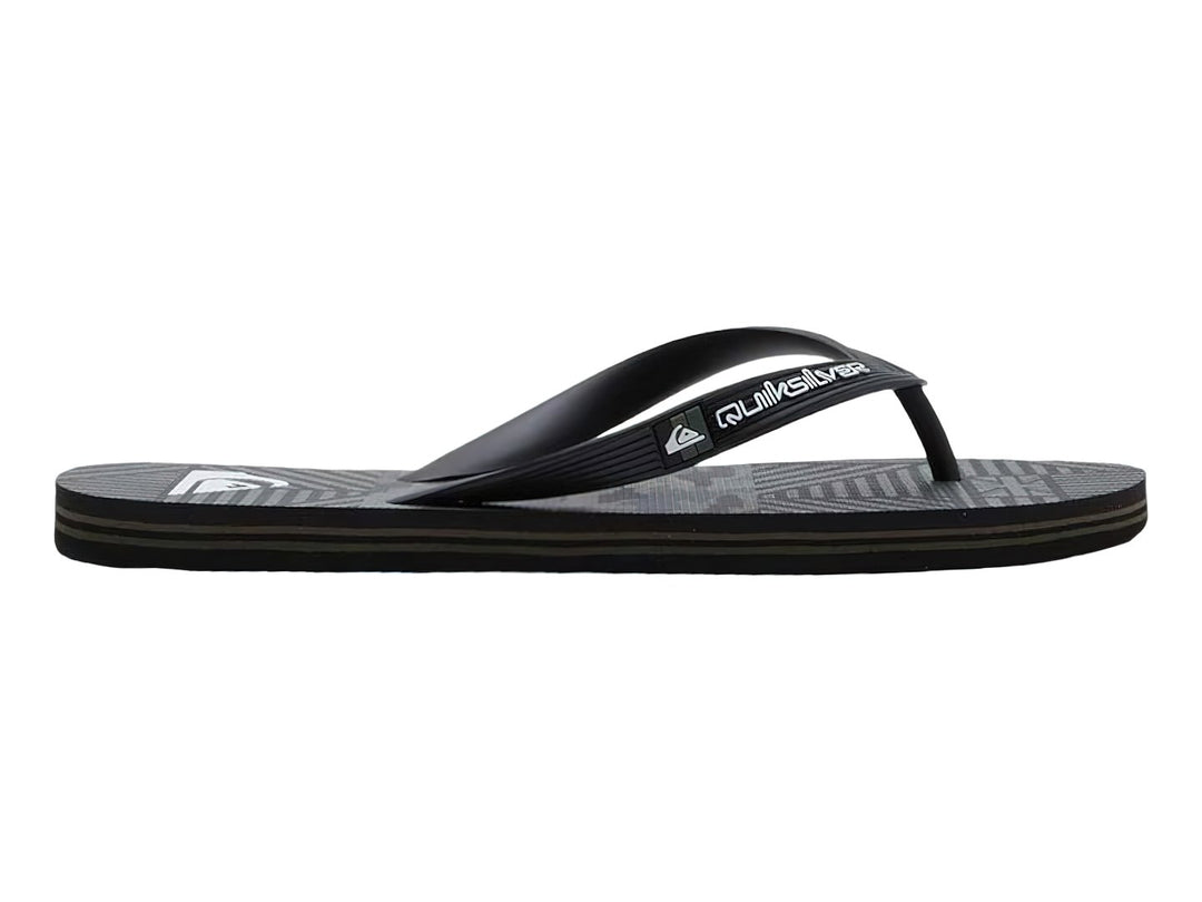 Sandalias Quiksilver color negro con detalles en gris, diseño plano y correa sencilla.