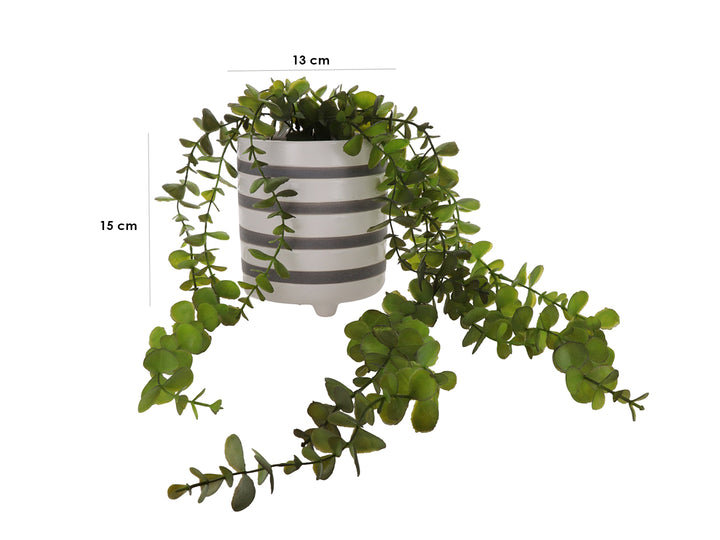 Planta artificial verde en maceta cilíndrica de dolomita con rayas blancas y grises.