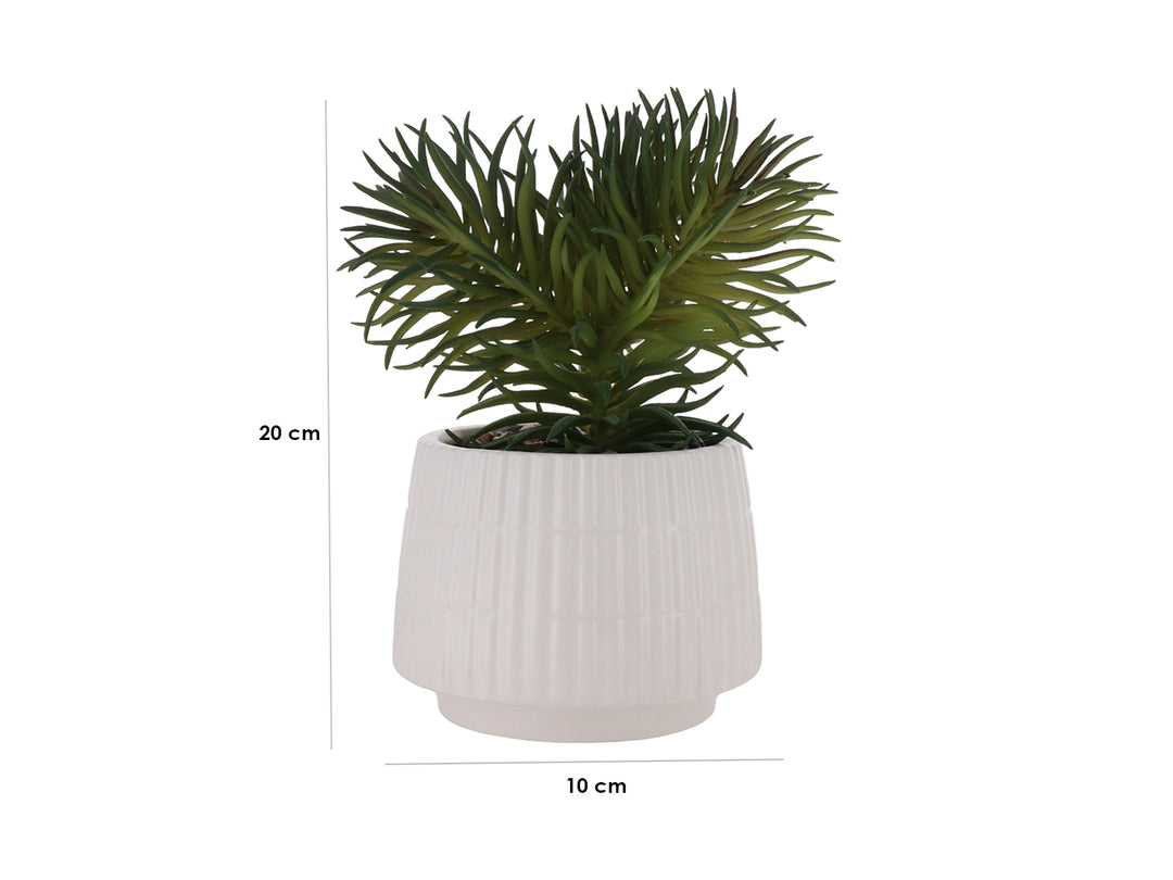 Planta artificial verde en maceta decorativa de dolomita blanca con diseño de prisma cuadrada.