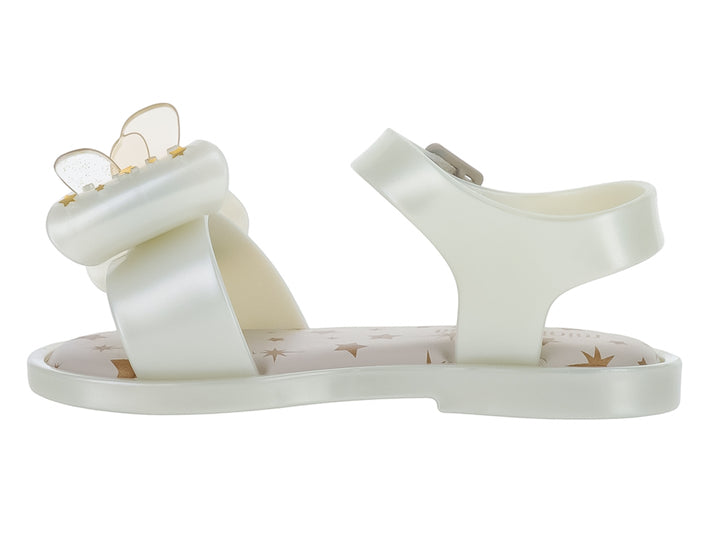 Sandalia blanca para bebé de Mini Melissa con adorno de mariposa y estrellas doradas.