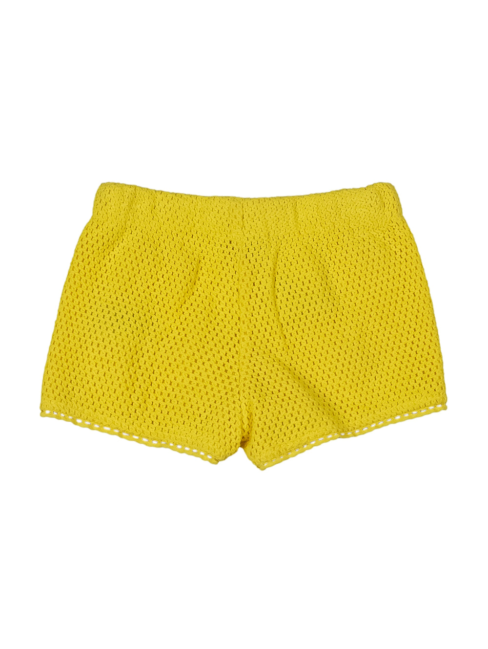 Short amarillo para niña con aplicaciones de flores blancas y azules y cordón ajustable en la cintura.