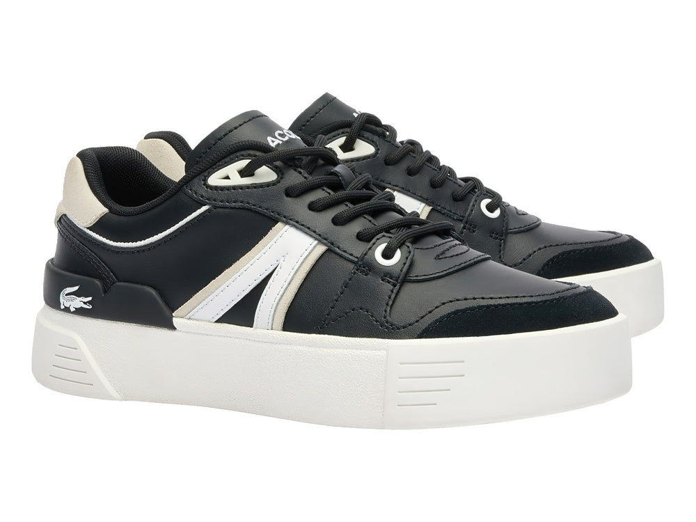 Tenis Lacoste color negro con detalles en blanco roto y suela de plataforma blanca.