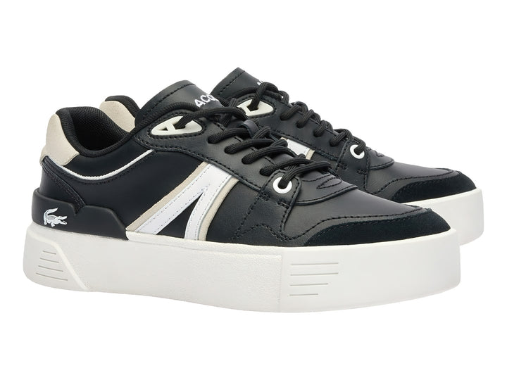 Tenis Lacoste color negro con detalles en blanco roto y suela de plataforma blanca.