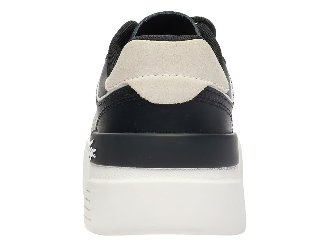 Tenis Lacoste color negro con detalles en blanco roto y suela de plataforma blanca.
