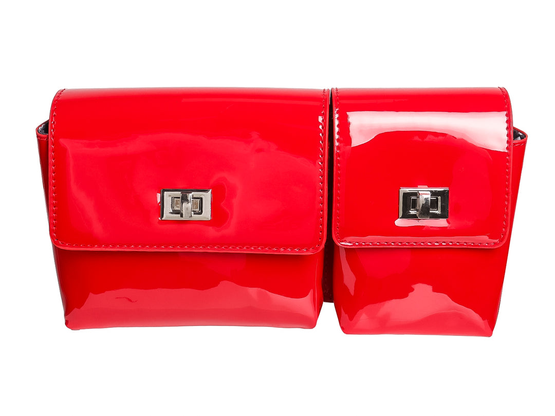 Bolso ROZE de color rojo brillante con acabado tipo charol y cierres metálicos plateados.