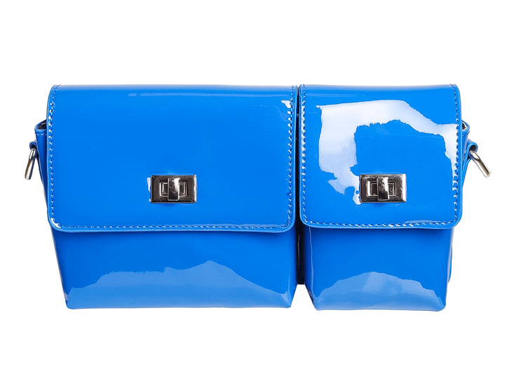 Set de dos bolsos azules brillantes con cierres metálicos plateados.