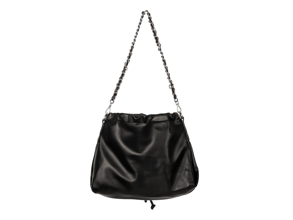 Bolsa de hombro color negro marca ROZE con asa de cadena plateada y detalle de bolsillo frontal con cierre.