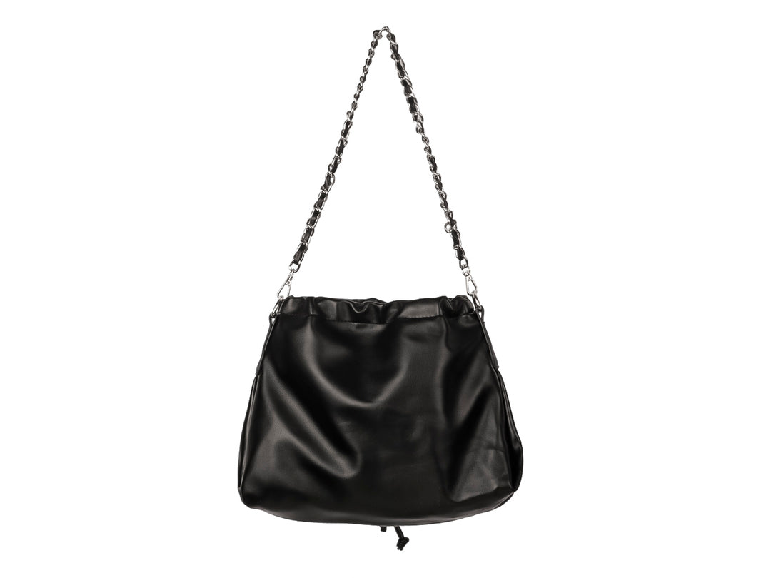 Bolsa de hombro color negro marca ROZE con asa de cadena plateada y detalle de bolsillo frontal con cierre.