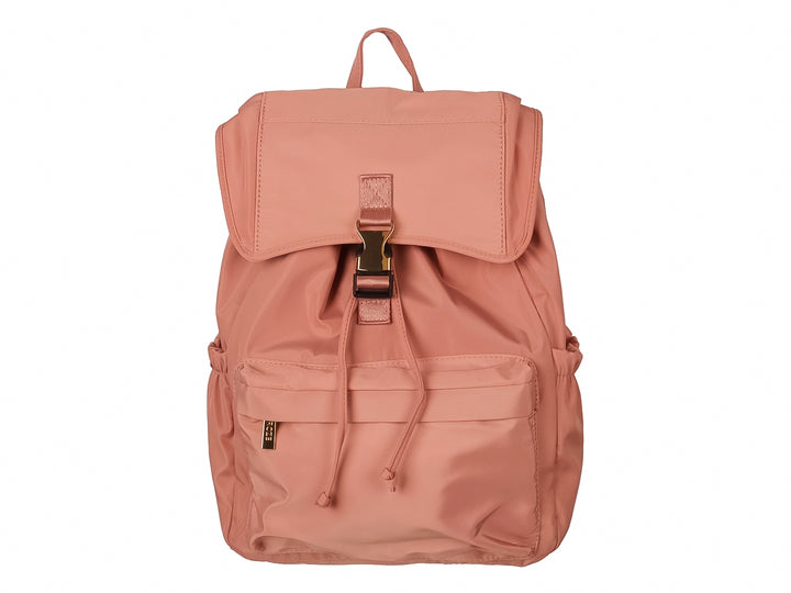 Mochila escolar de color rosa con cierre de hebilla dorada y bolsillos frontales.