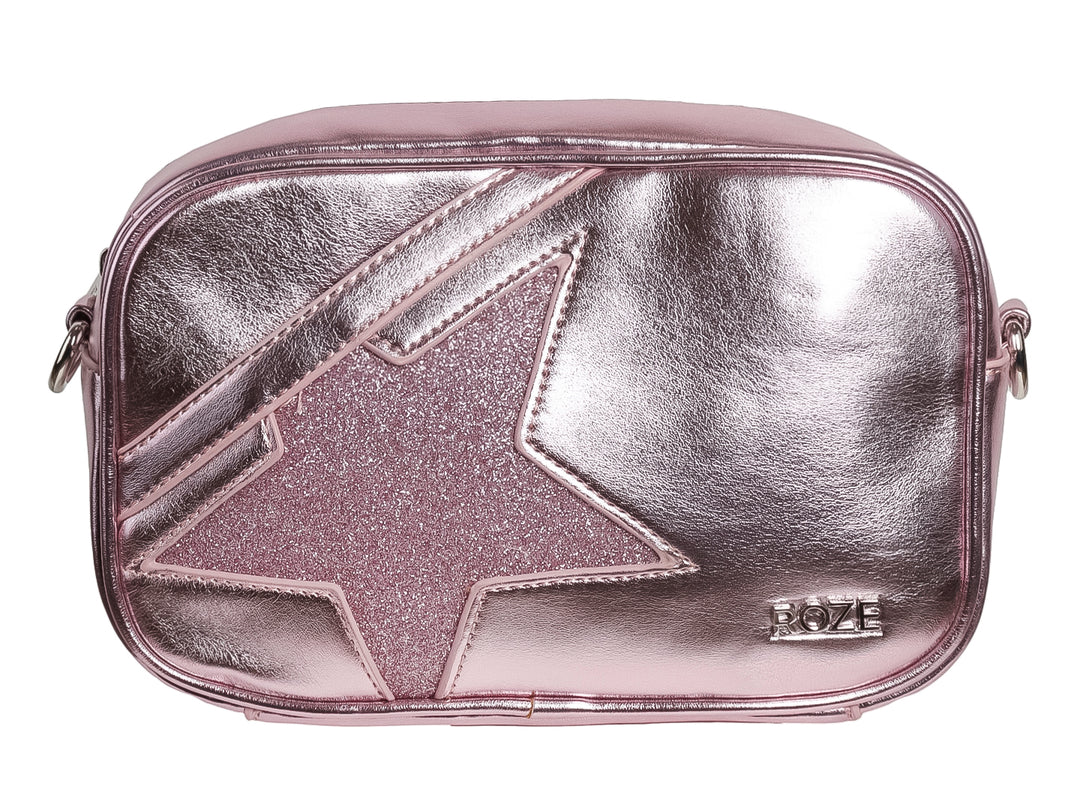 Bolso rosa metálico con un diseño de estrella brillante en el frente y logotipo de ROZE.