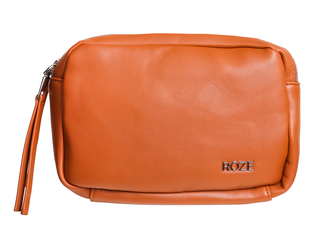 Bolso de mano color marrón con cierre y borla decorativa.