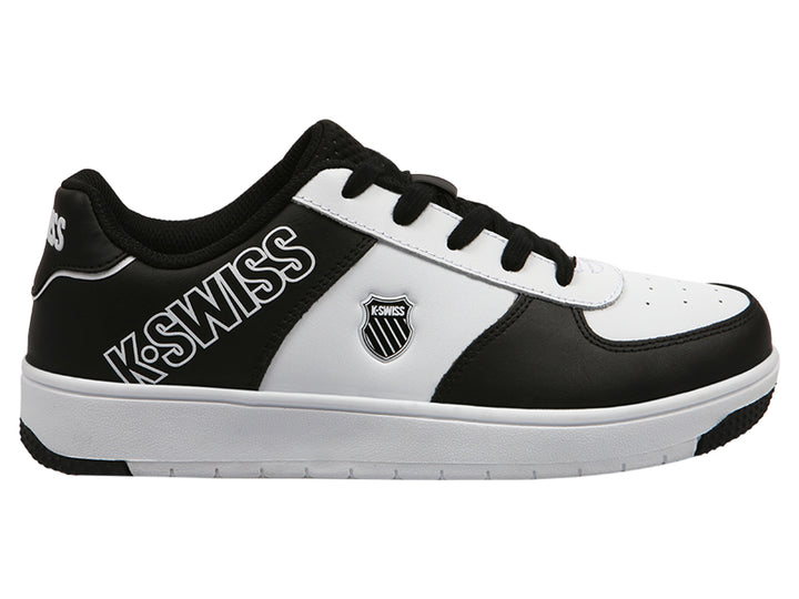 Tenis deportivos K-Swiss para niños en colores blanco y negro con agujetas.