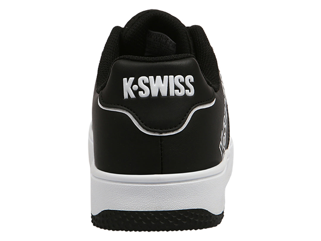 Tenis deportivos K-Swiss para niños en colores blanco y negro con agujetas.