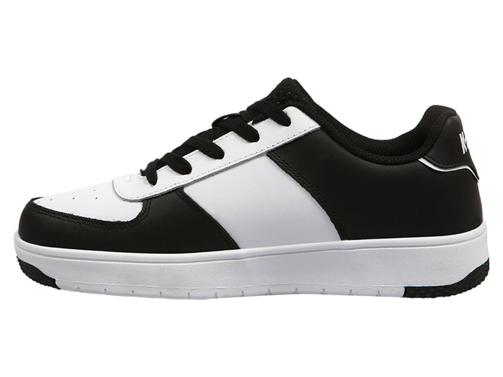 Tenis deportivos K-Swiss para niños en colores blanco y negro con agujetas.