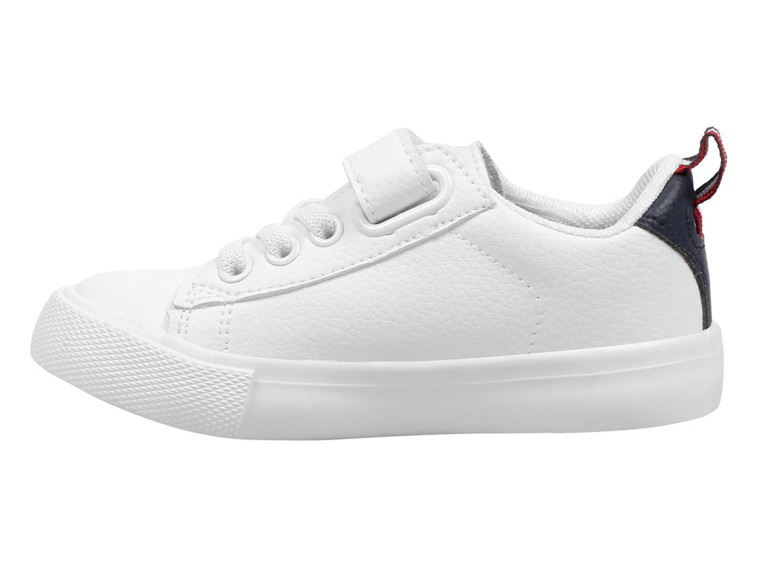 Tenis K-Swiss blancos para niño con cierre de velcro y detalle negro en el talón.