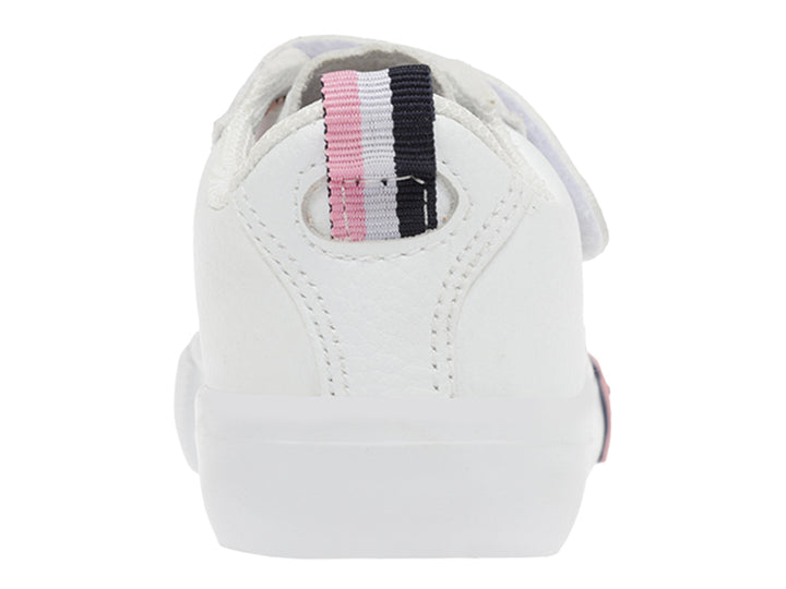 Tenis blancos K-SWISS para bebé con correa de velcro y detalles en rosa.