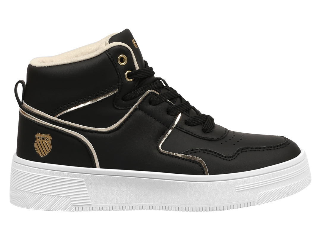 Tenis K-Swiss modelo Lori en color negro con suela blanca de plataforma y detalles decorativos en dorado.
